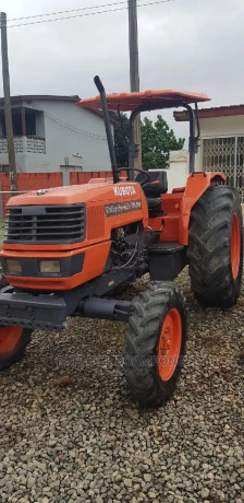 kubota-m8-200-utility-tractor-big-0