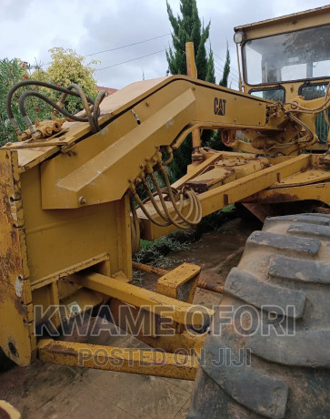 caterpillar-140-g-grader-big-2