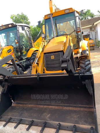 jcb-backhoe-loader-2006-big-0