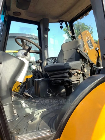 jcb-backhoe-loader-2006-big-2