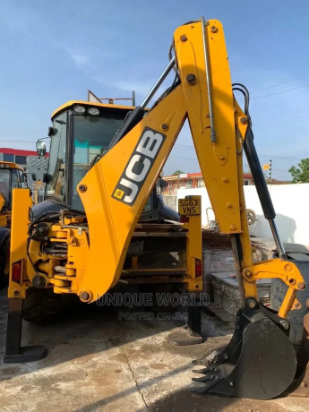 jcb-backhoe-loader-2013-big-1