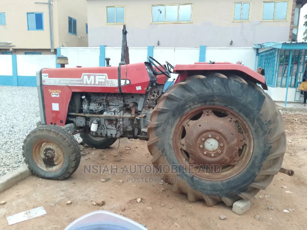 massey-ferguson-tractors-275-and-267-big-0