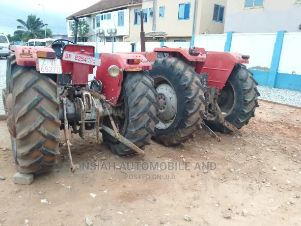 massey-ferguson-tractors-275-and-267-big-2