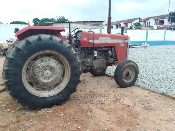 massey-ferguson-tractors-275-and-267-big-1