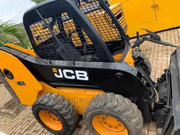 jcb-skid-steer-big-0