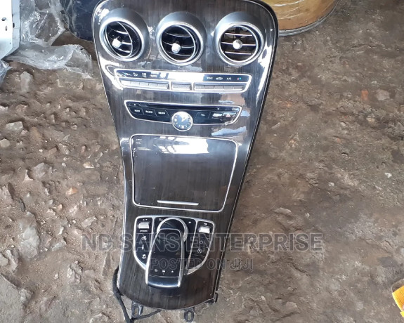 benz-205-c300-console-big-0