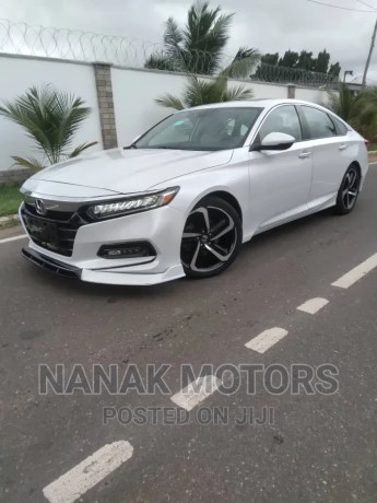 honda-accord-2018-white-big-1