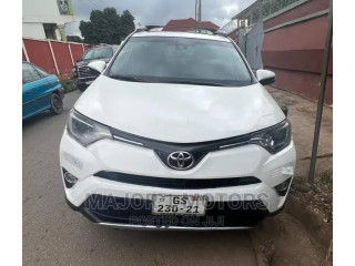 Toyota RAV4 XLE AWD (2.5L 4cyl 6A) 2017 White