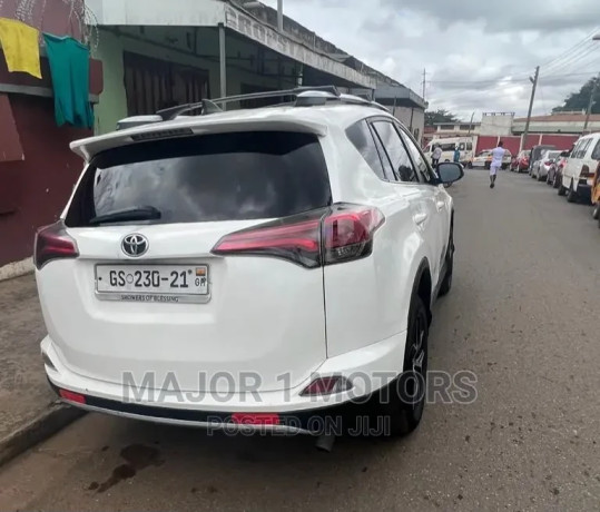 toyota-rav4-xle-awd-25l-4cyl-6a-2017-white-big-1