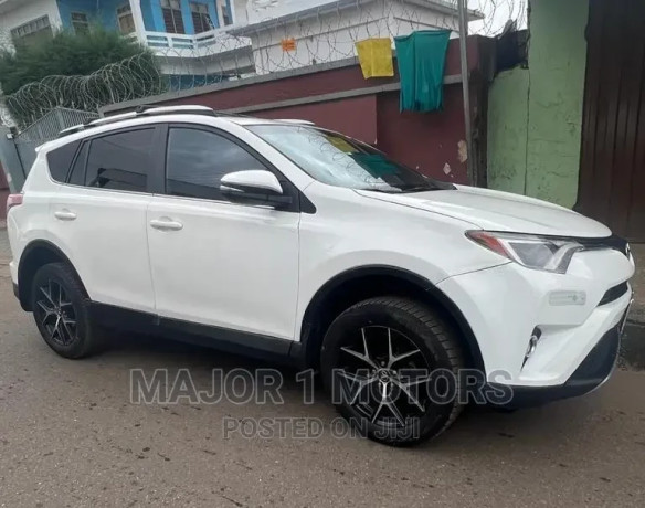 toyota-rav4-xle-awd-25l-4cyl-6a-2017-white-big-2