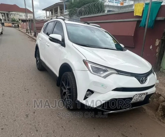 toyota-rav4-xle-awd-25l-4cyl-6a-2017-white-big-3