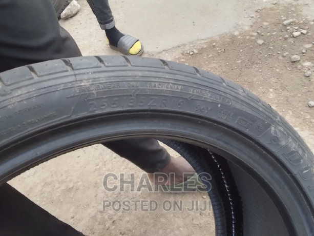 23535r19-dunlop-tyre-big-0