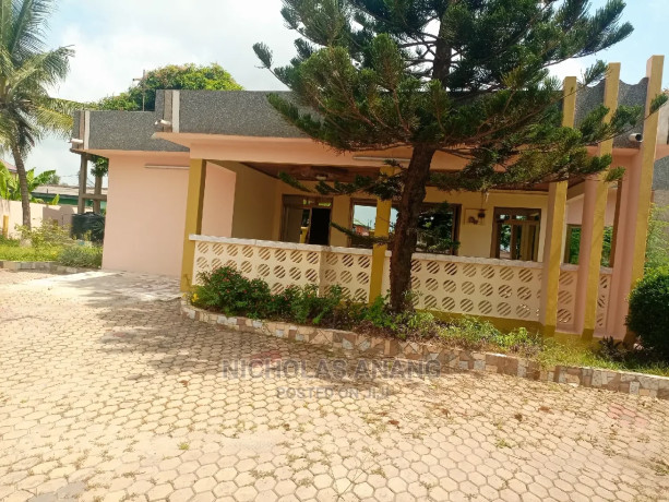 5bdrm-house-in-the-dorns-properties-new-town-for-rent-big-1