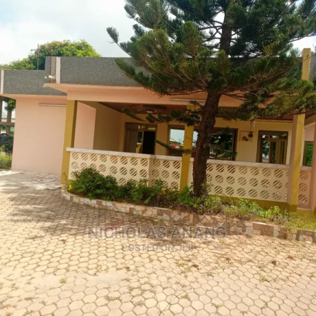 5bdrm-house-in-the-dorns-properties-new-town-for-rent-big-0