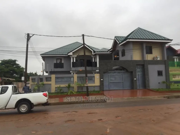 6bdrm-house-in-skm-property-house-haatso-for-sale-big-0