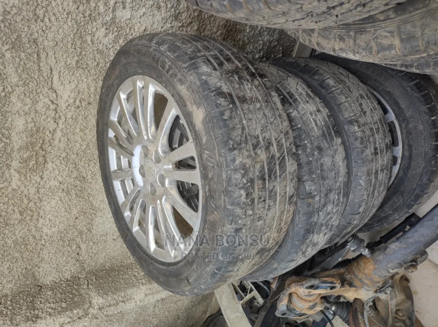 chevrolet-cruze-tire-21555-r17-big-3