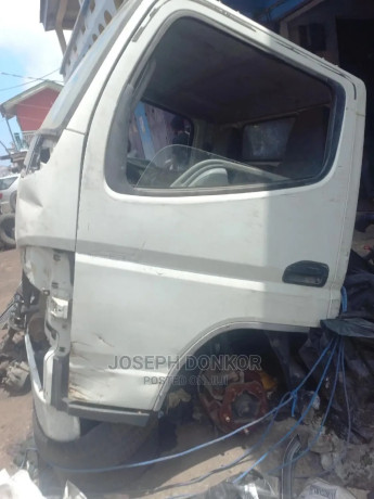 mitsubishi-canter-head-with-headlight-and-grille-big-1