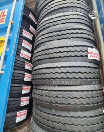 31580r225-tyres-big-0