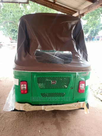 new-bajaj-re-2023-green-big-2