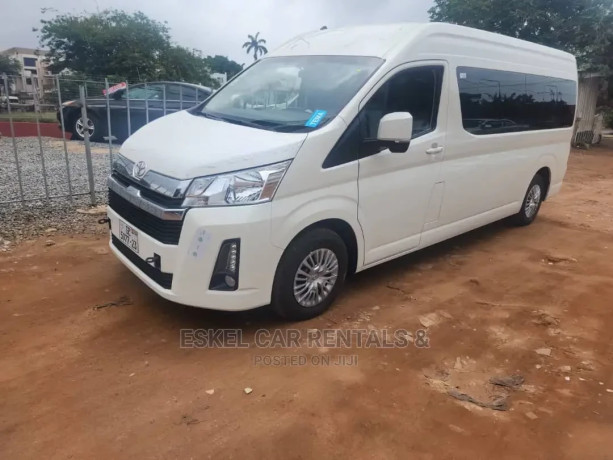 toyota-hiace-bus-13-seater-for-rental-big-4