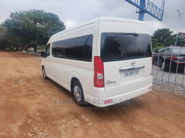 toyota-hiace-bus-13-seater-for-rental-big-1