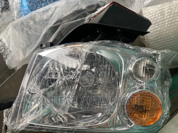 nissan-hardbody-headlight-big-1