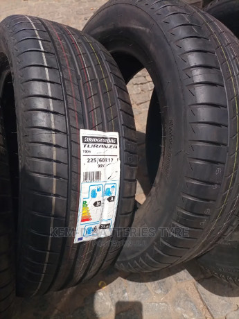 22560r17-bridgestone-tyres-tires-big-0