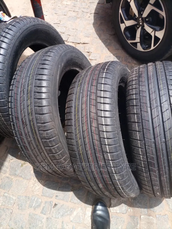 22560r17-bridgestone-tyres-tires-big-2