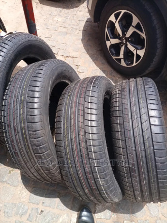 22560r17-bridgestone-tyres-tires-big-1