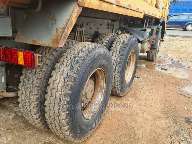 howo-64-tipper-truck-big-1