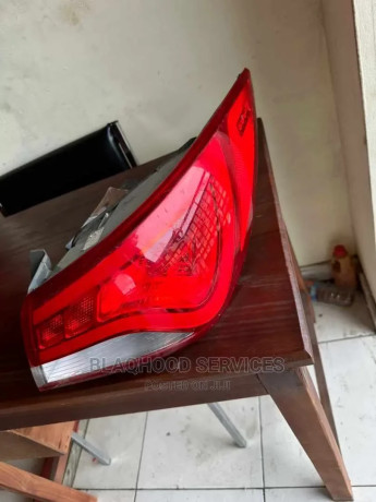 hyundai-elantra-back-taillight-available-big-0