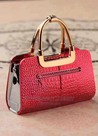 womens-refillable-novelty-handbag-shaped-lighter-big-0