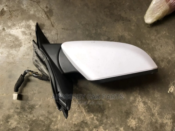 honda-civic-201617-side-mirror-with-camera-available-big-1