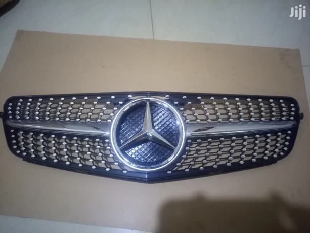 mercedes-benz-w204-front-grill-diamond-big-2