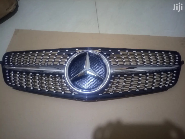 mercedes-benz-w204-front-grill-diamond-big-3