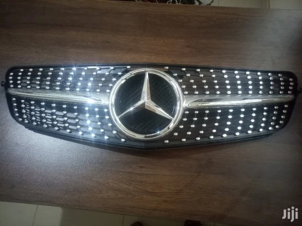 mercedes-benz-w204-front-grill-diamond-big-0