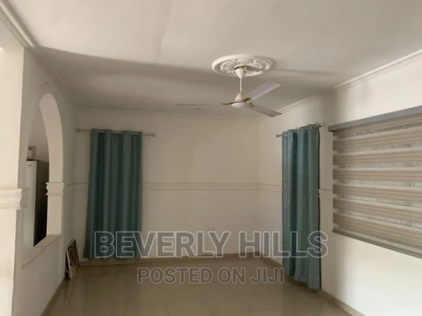 4bdrm-house-in-beverly-hills-achimota-for-rent-big-2