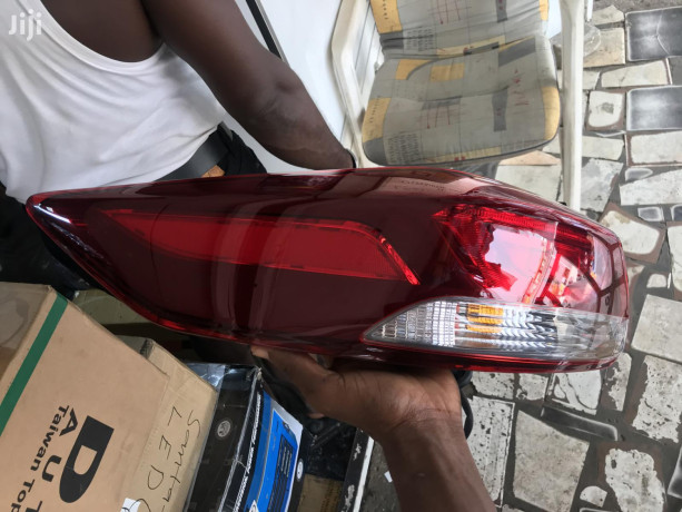 hyundai-elantra-tail-light-specsled-pair-big-1