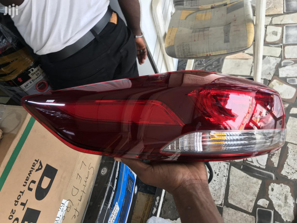 hyundai-elantra-tail-light-specsled-pair-big-0