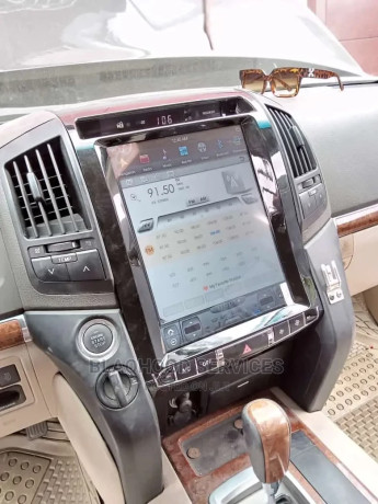 land-cruiser-v-tesla-android-car-system-available-big-0