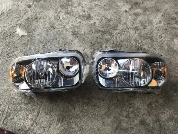 ford-escape-headlight-pair-big-2