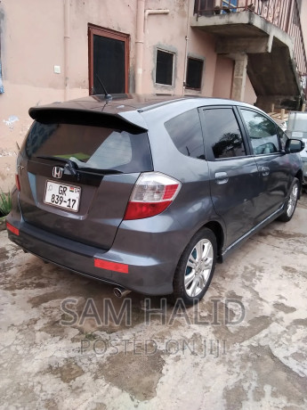 honda-fit-sport-2012-gray-big-1