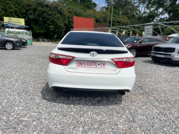 toyota-camry-2017-white-big-4