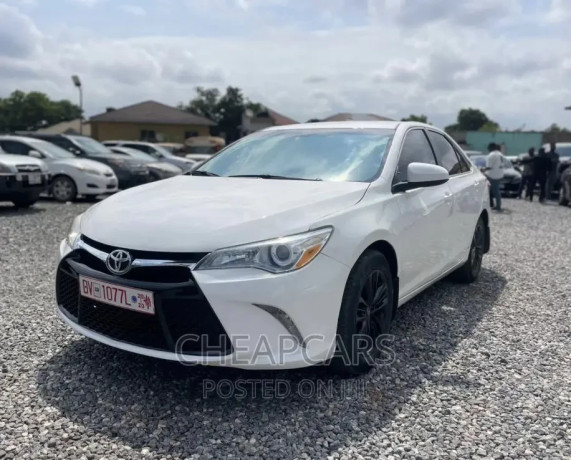 toyota-camry-2017-white-big-2