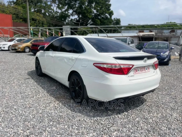 toyota-camry-2017-white-big-1