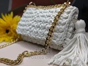 crochet-fashion-chic-bag-big-0