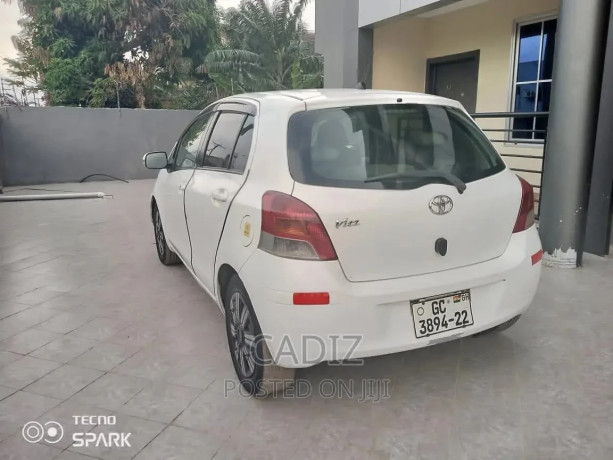 toyota-vitz-13-awd-3dr-2010-white-big-2