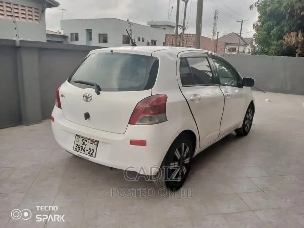 toyota-vitz-13-awd-3dr-2010-white-big-3