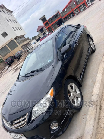 toyota-corolla-s-5-speed-2013-black-big-1