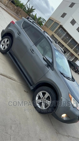 toyota-rav4-2015-gray-big-3